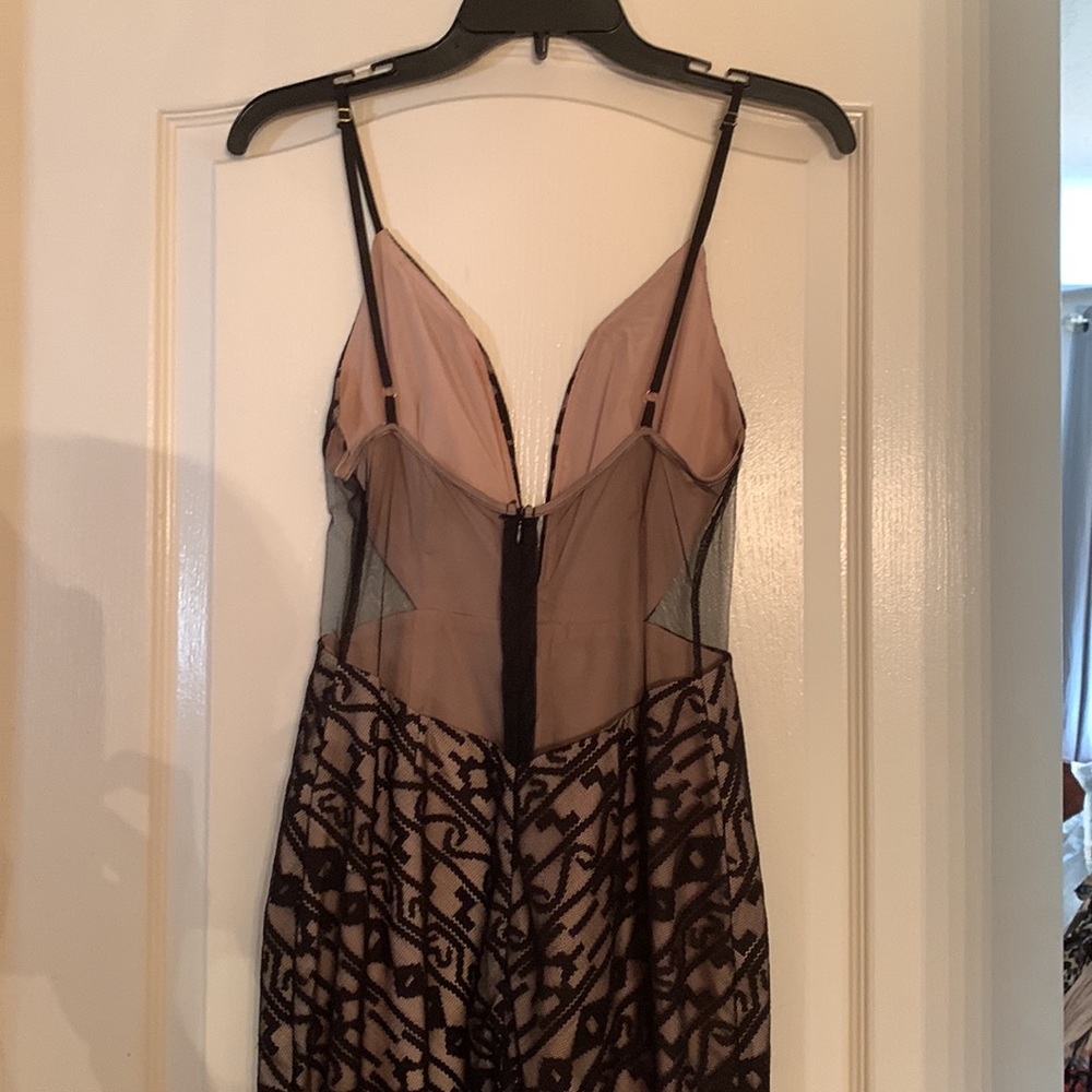 Black and nude lace dress - Picture 5 of 7